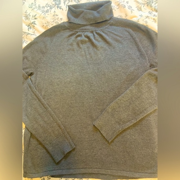 Soft cozy Alfred sung sweater - Picture 1 of 4